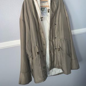 Light green / tan utility coat! 🧥